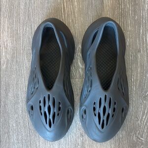 adidas Yeezy, size 9